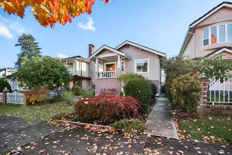 2258 KITCHENER STREET - photo 2 of 34