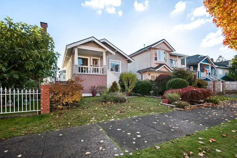 2258 KITCHENER STREET - photo 3 of 34
