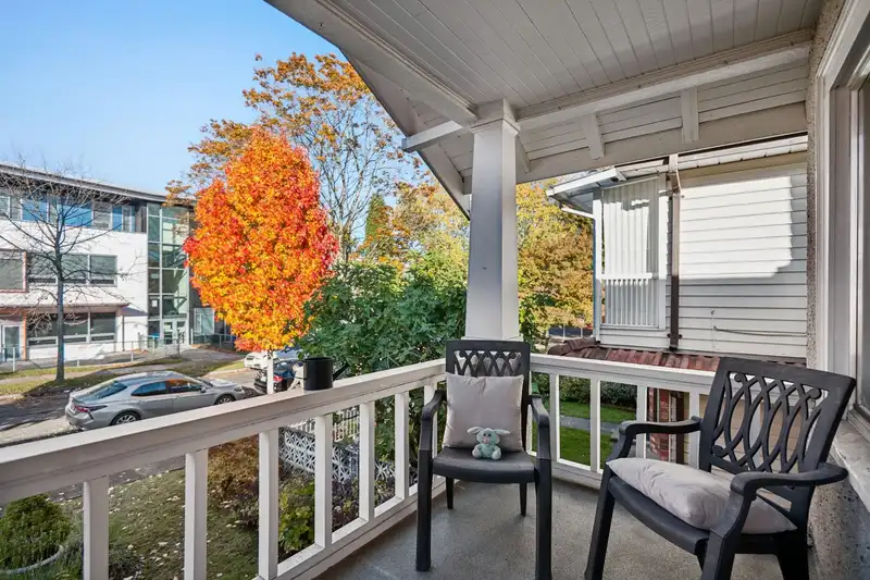 2258 KITCHENER STREET - photo 4 of 34