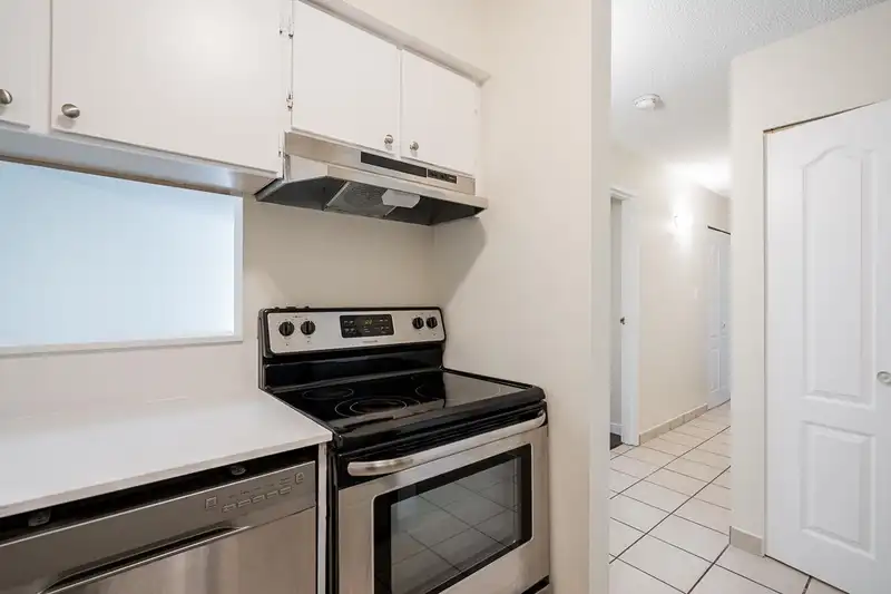 315 5224 204 STREET - photo 4 of 18