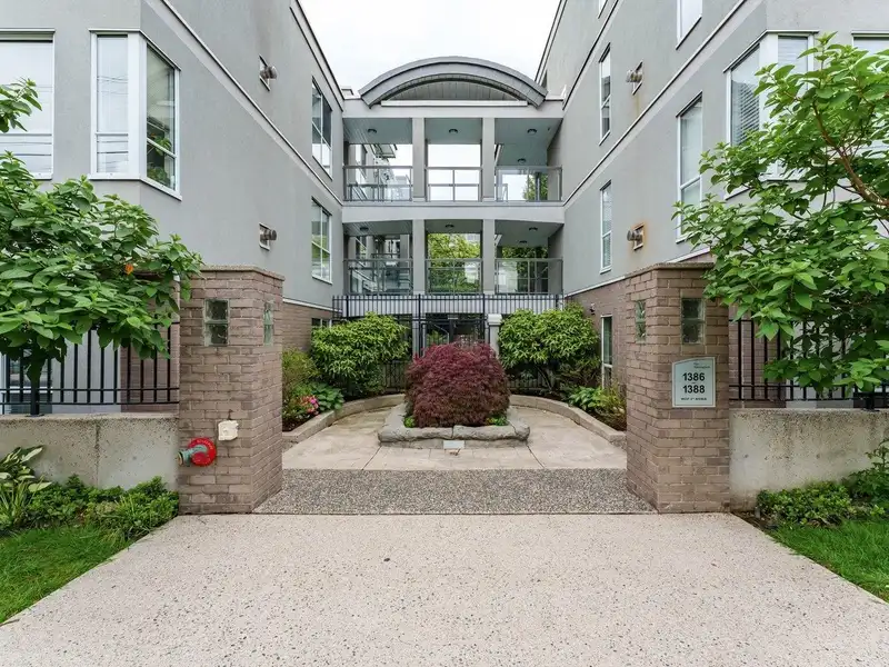 17 1388 W 6TH AVENUE - photo 3 of 30