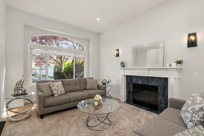 2430 GILLESPIE STREET - photo 3 of 29