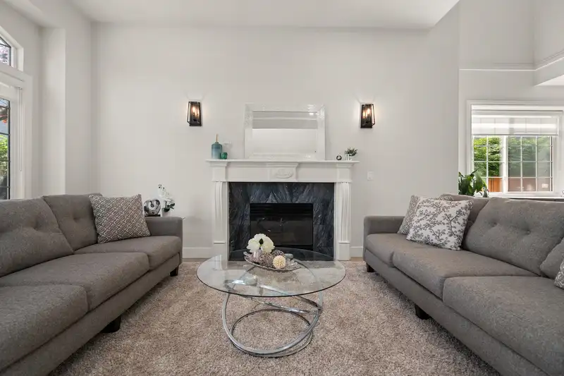 2430 GILLESPIE STREET - photo 4 of 29