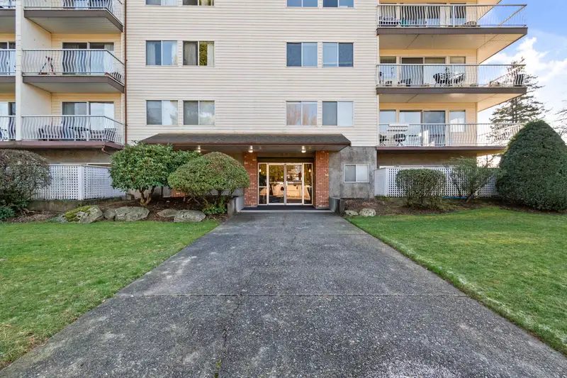 6 46210 MARGARET AVENUE - photo 1 of 25