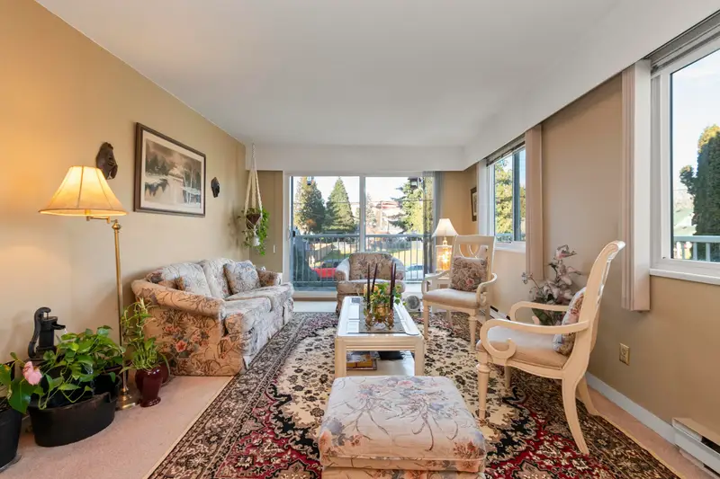 6 46210 MARGARET AVENUE - photo 4 of 25