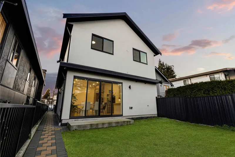 2666 E 8TH AVENUE - photo 4 of 25