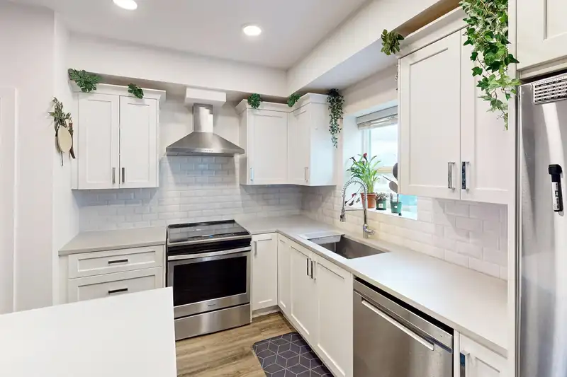 410 33568 GEORGE FERGUSON WAY - photo 3 of 23