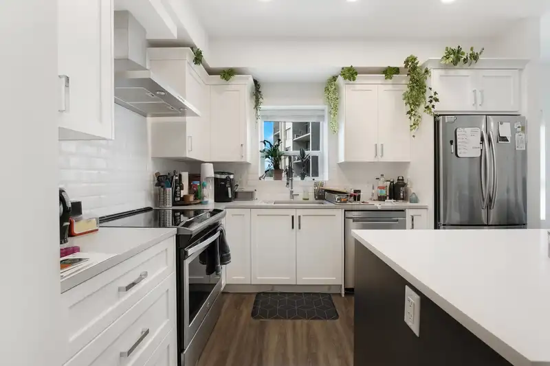 410 33568 GEORGE FERGUSON WAY - photo 4 of 23