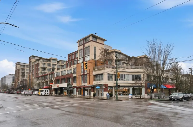 511 2268 W BROADWAY - photo 2 of 17