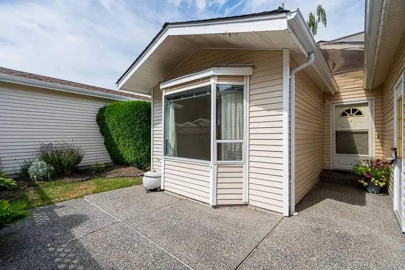 81 1400 164 STREET - photo 1 of 25
