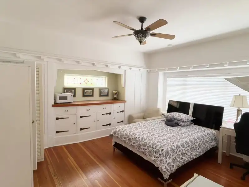 977 BROUGHTON STREET - photo 2 of 13
