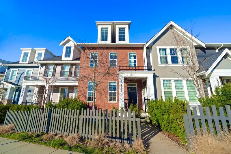 20171 83 AVENUE - photo 1 of 25