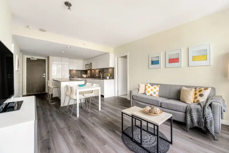 805 3096 WINDSOR GATE - photo 3 of 38