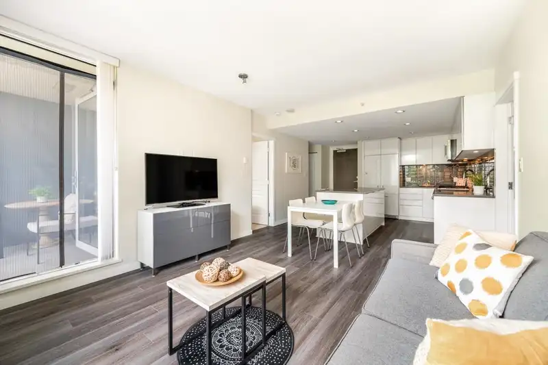 805 3096 WINDSOR GATE - photo 4 of 38