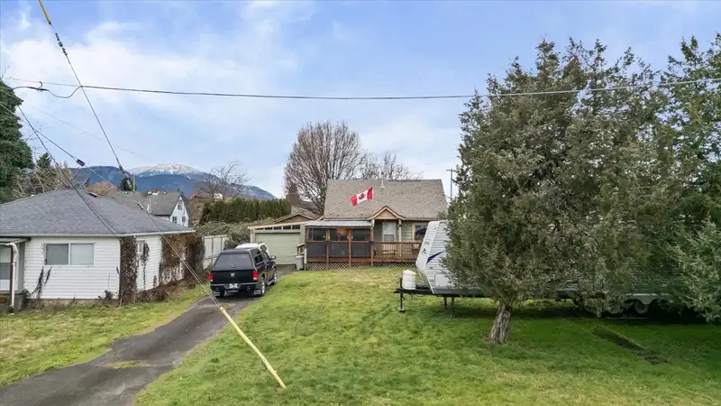46297 GORE AVENUE - photo 3 of 36