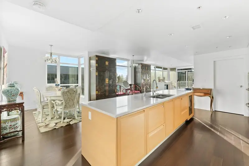 502 6080 IONA DRIVE - photo 2 of 25