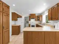 3 CHEVALIER COURT - thumbnail 4