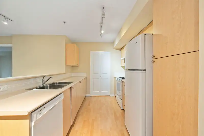206 2151 151A STREET - photo 2 of 37