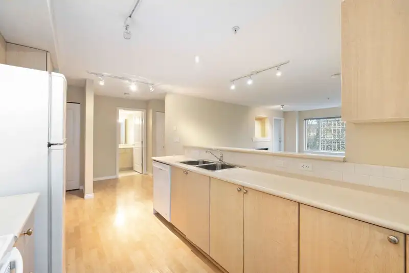 206 2151 151A STREET - photo 3 of 37