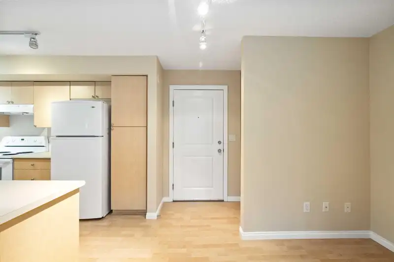 206 2151 151A STREET - photo 4 of 37