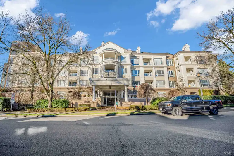 328 5735 HAMPTON PLACE - photo 1 of 26