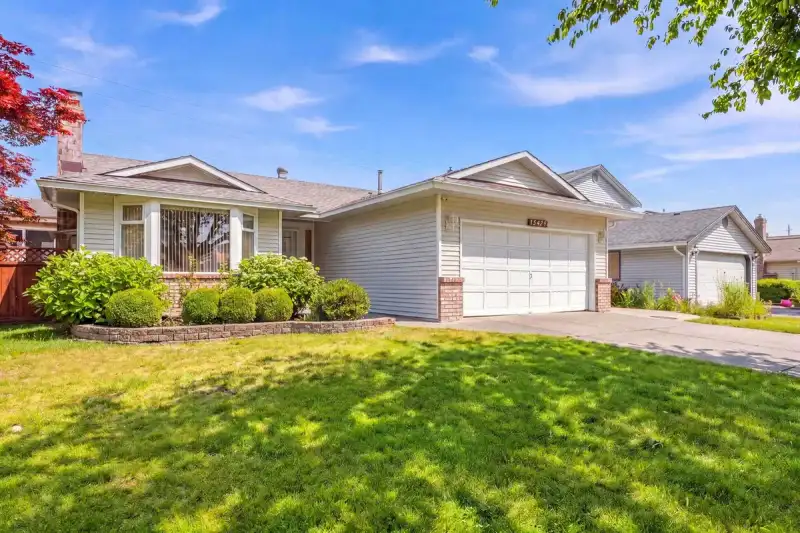 15429 95 AVENUE - photo 1 of 32