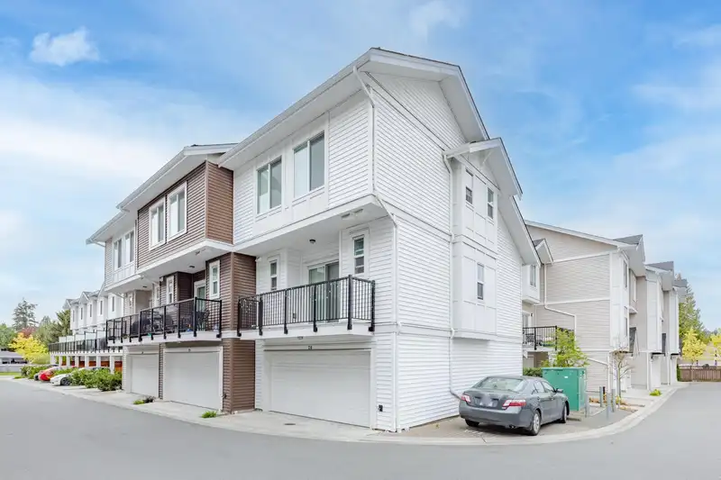 28 12073 62 AVENUE - photo 1 of 34