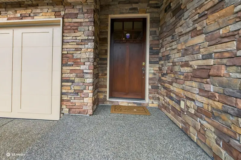 16309 25 AVENUE - photo 3 of 25