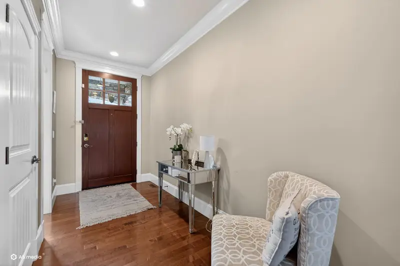 16309 25 AVENUE - photo 4 of 25