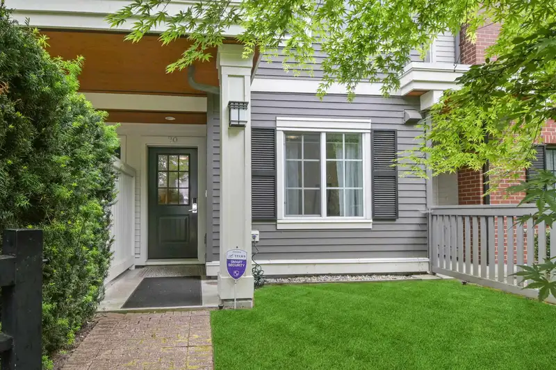 20 3399 151 STREET - photo 2 of 38