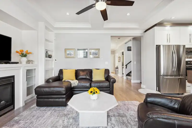 6855 206 STREET - photo 2 of 39