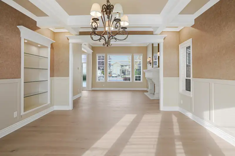 3660 RAYMOND AVENUE - photo 4 of 33