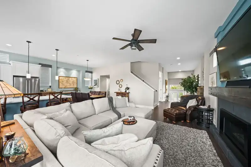 23888 103A AVENUE - photo 2 of 37
