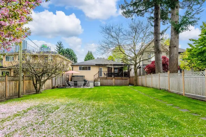 727 W 66TH AVENUE - photo 4 of 14