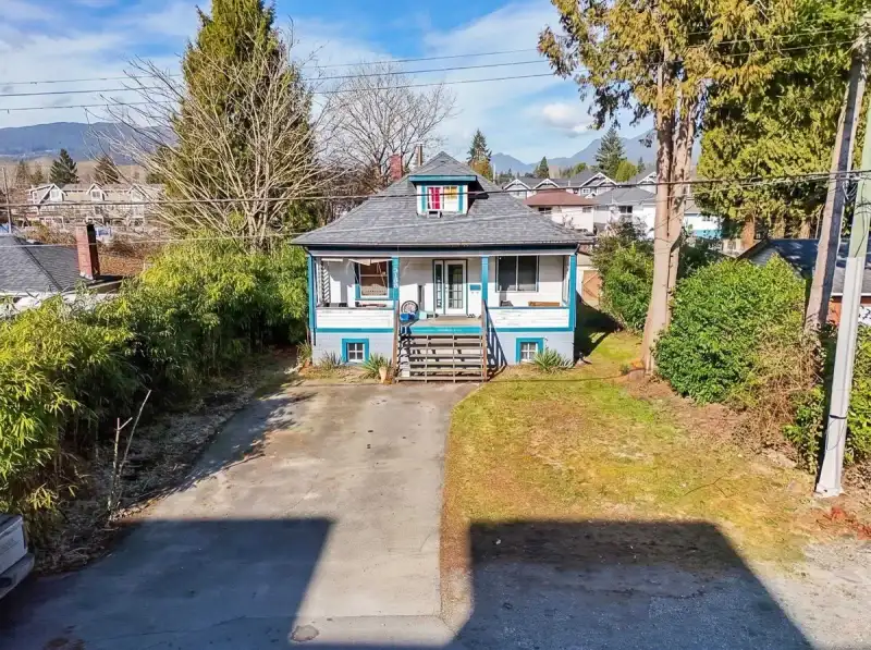 2155 GRANT AVENUE - photo 1 of 14