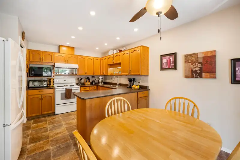 24 2988 HORN STREET - photo 3 of 26