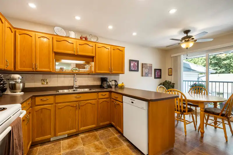 24 2988 HORN STREET - photo 4 of 26