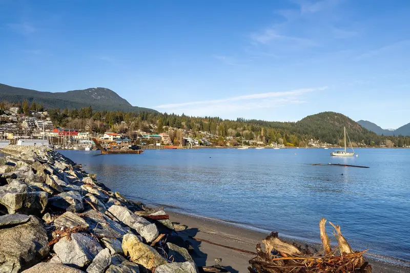 636 BAY ROAD - photo 2 of 22