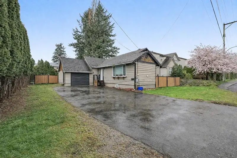 33056 CHERRY AVENUE - photo 2 of 17