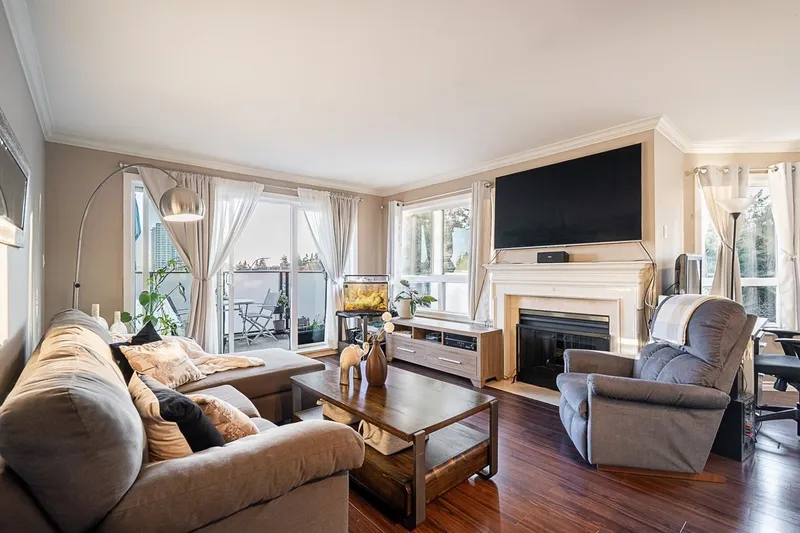 313 1830 E SOUTHMERE CRESCENT - photo 2 of 25