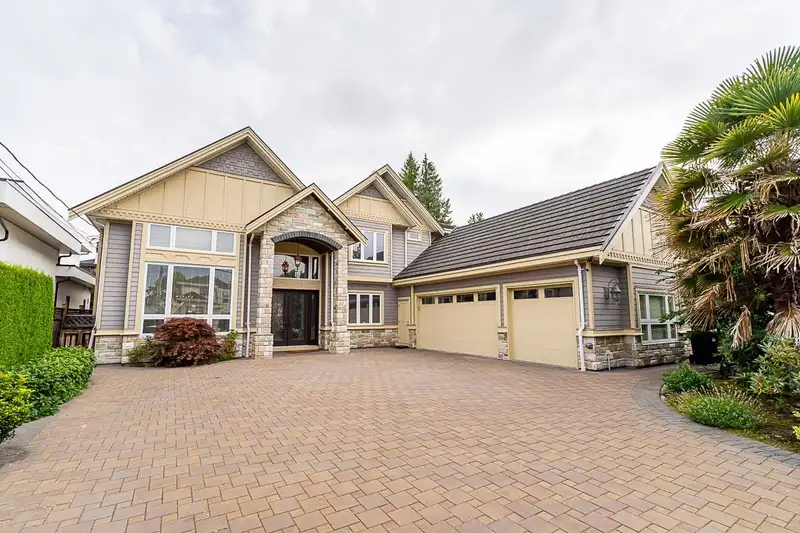 9028 PINEWELL CRESCENT - photo 1 of 40