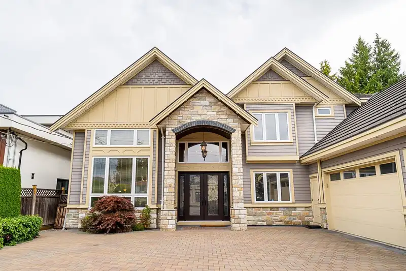 9028 PINEWELL CRESCENT - photo 3 of 40
