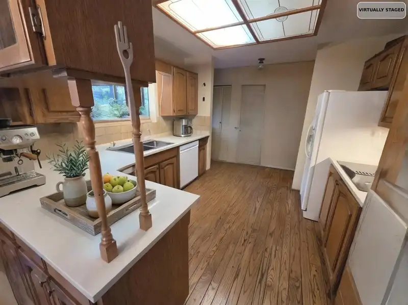 211 N WARWICK AVENUE - photo 1 of 31