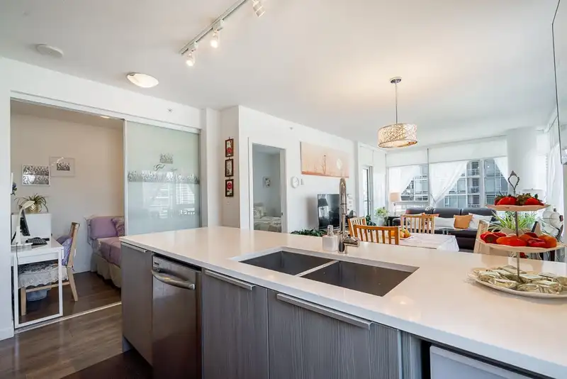 1009 6461 TELFORD AVENUE - photo 4 of 33