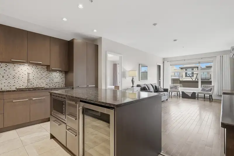 305 4570 HASTINGS STREET - photo 3 of 35