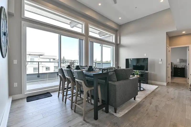 610 1516 MCCALLUM ROAD - photo 4 of 32