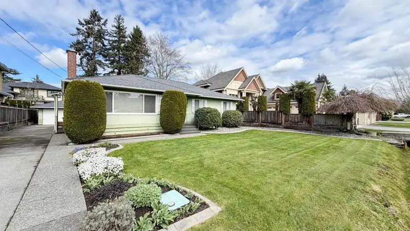 8671 MOWBRAY ROAD - photo 1 of 39
