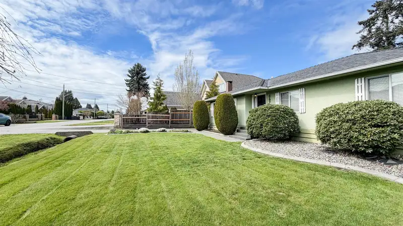 8671 MOWBRAY ROAD - photo 3 of 39