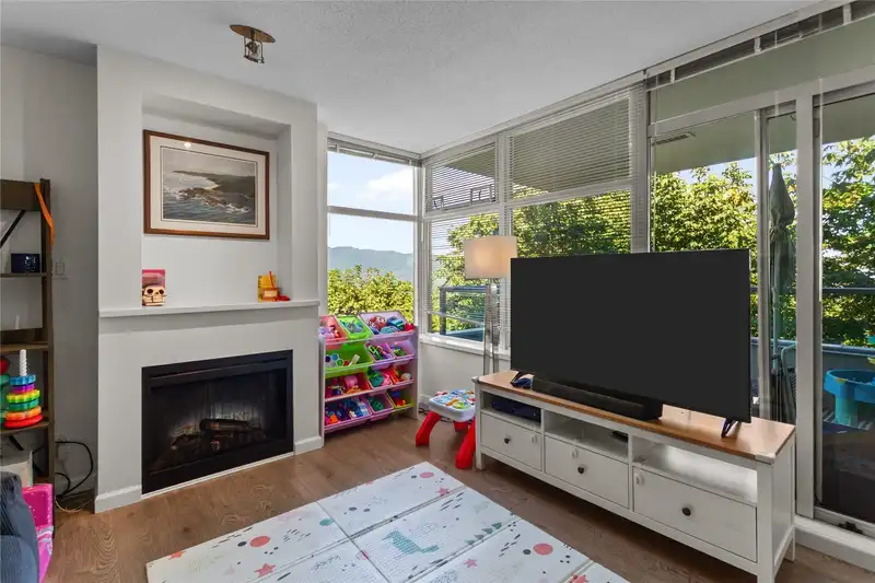 307 9298 UNIVERSITY CRESCENT - photo 3 of 20