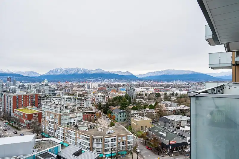 1611 285 E 10TH AVENUE - photo 1 of 20